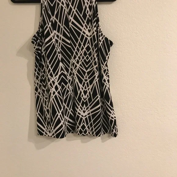 Women’s Cute Tank Top With Built In Bra - Picture 2 of 9